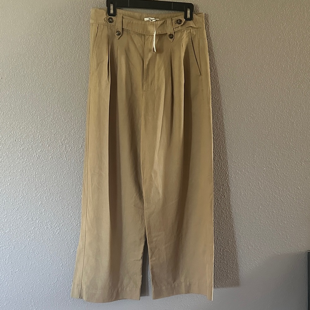 Madewell women’s Khaki Pleated Chinos